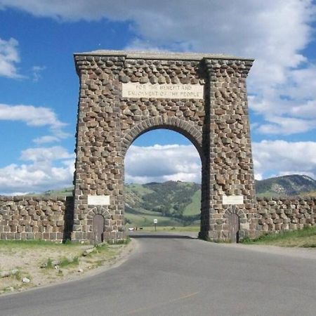 Parkway Yellowstone Guest House Apartment #3 Gardiner Bagian luar foto