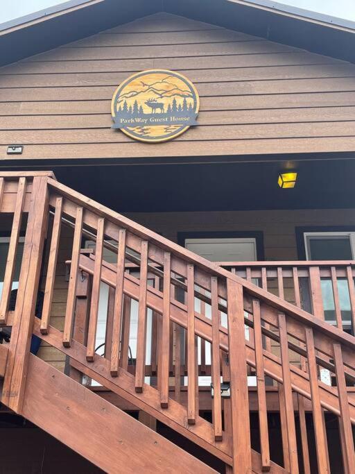 Parkway Yellowstone Guest House Apartment #3 Gardiner Bagian luar foto