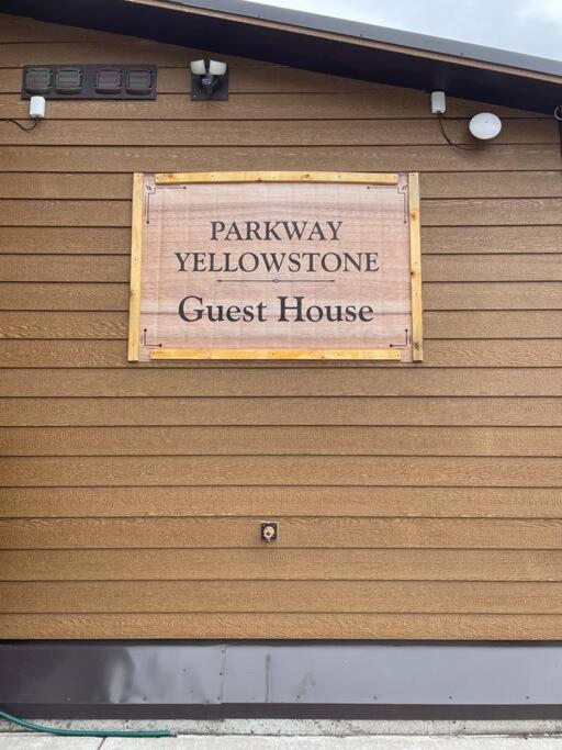 Parkway Yellowstone Guest House Apartment #3 Gardiner Bagian luar foto