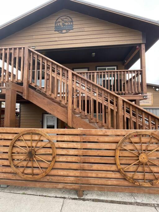 Parkway Yellowstone Guest House Apartment #3 Gardiner Bagian luar foto