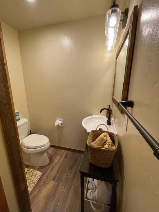 Parkway Yellowstone Guest House Apartment #3 Gardiner Bagian luar foto