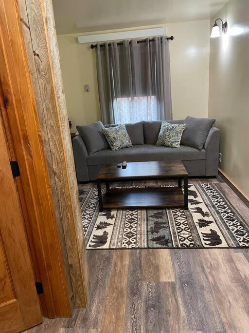 Parkway Yellowstone Guest House Apartment #3 Gardiner Bagian luar foto