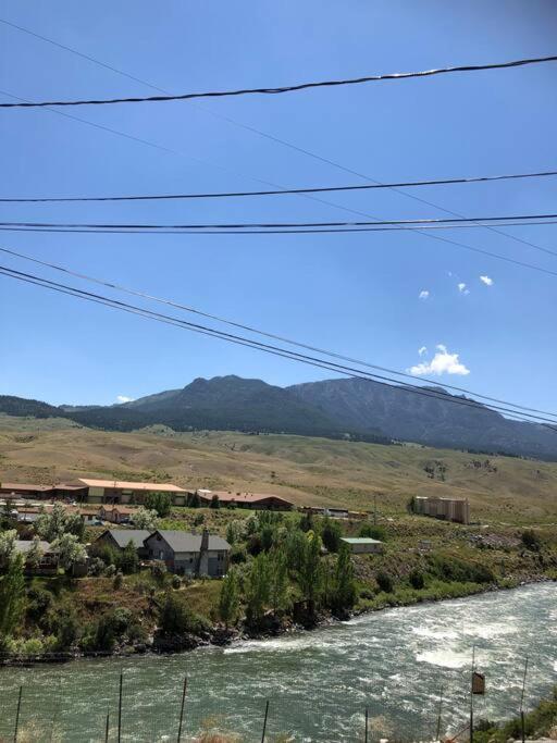 Parkway Yellowstone Guest House Apartment #3 Gardiner Bagian luar foto