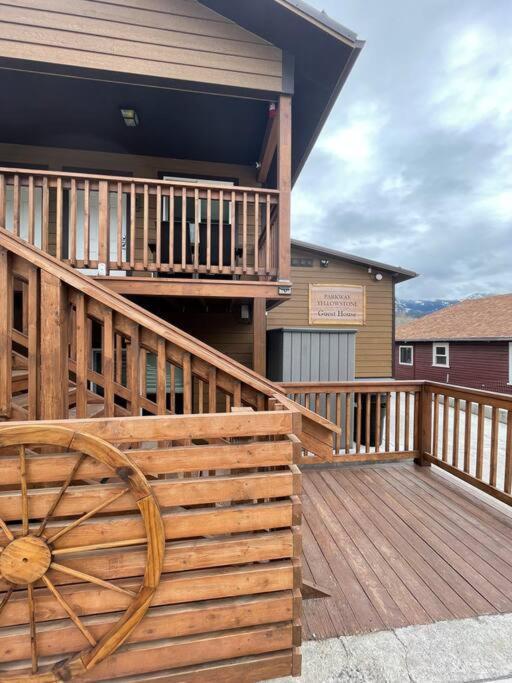 Parkway Yellowstone Guest House Apartment #3 Gardiner Bagian luar foto